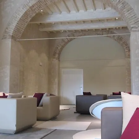 & Le Colombare 3* Foligno