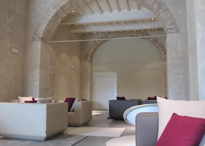 & Le Colombare 3* Foligno